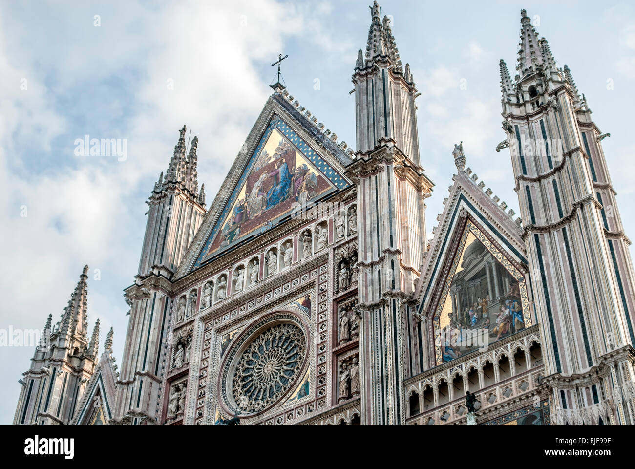 Détail architectural à la Cathédrale d'Orvieto (Duomo di Orvieto) est un grand 14e siècle cathédrale catholique romaine, Italie Banque D'Images