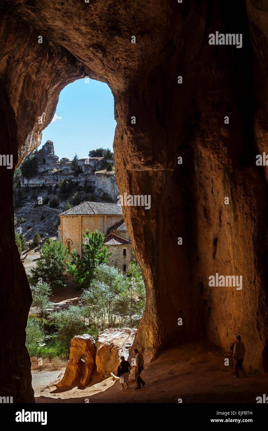 Ermitage de saint Bartholomée de Ucero, dans une grotte. Banque D'Images