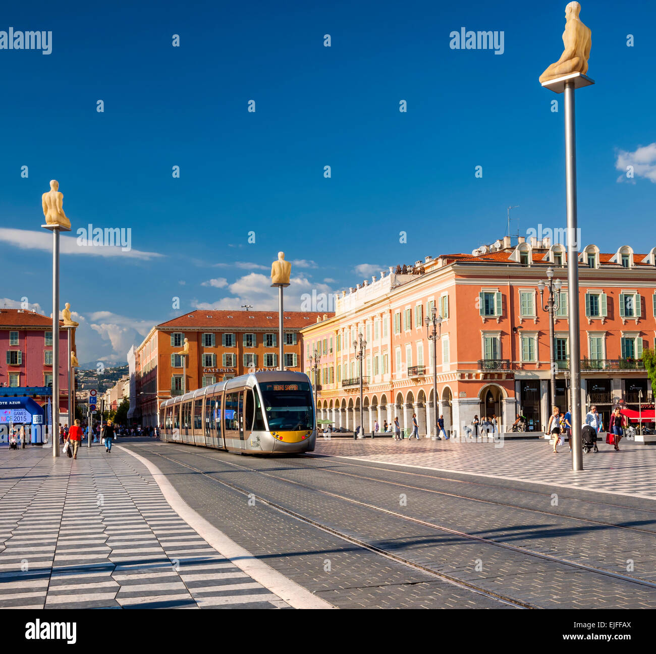 NICE, FRANCE - 2 octobre 2014 : l'entrée du tramway de Nice Place Masséna, la place piétonne principale de la ville Banque D'Images