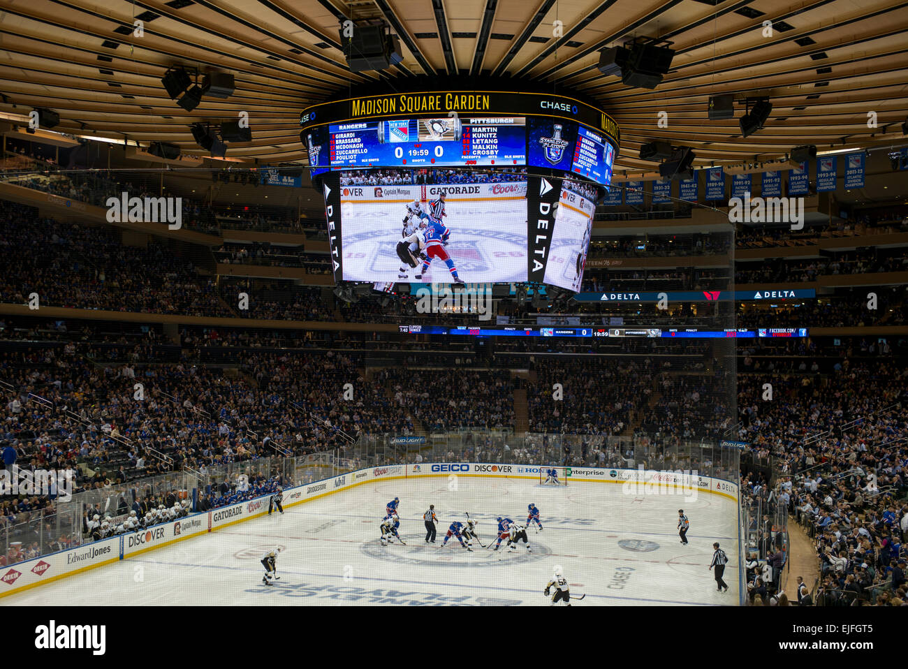 Jeu de hockey sur glace au Madison Square Garden, à Manhattan, New York City, New York State, USA Banque D'Images