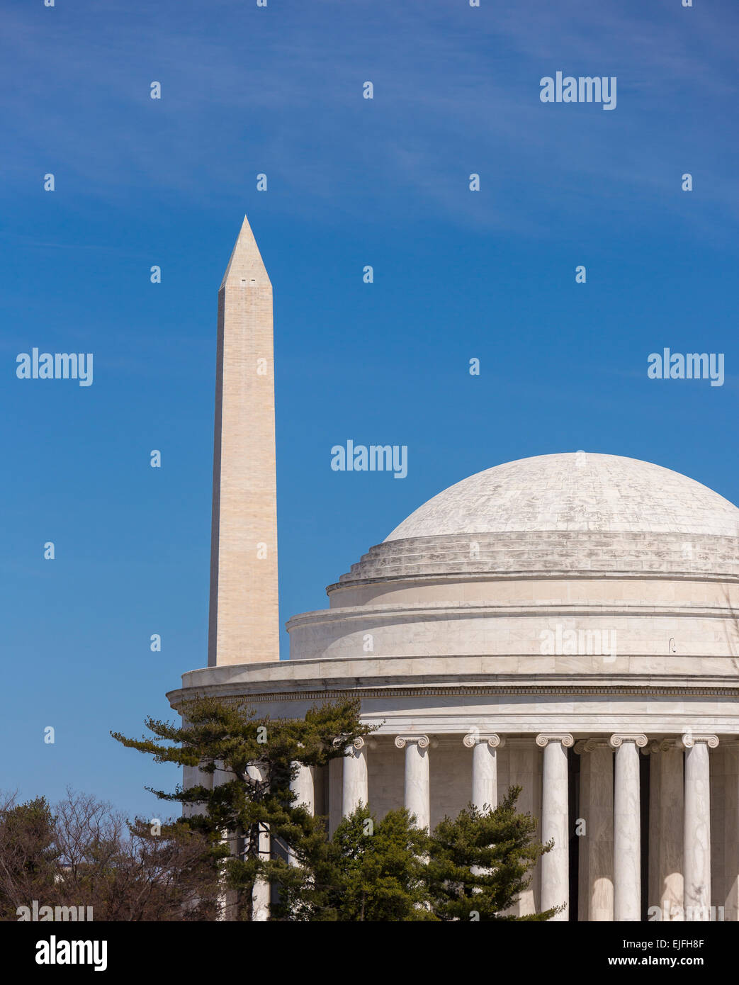 WASHINGTON, DC, USA - Jefferson Memorial et Washington Monument à l'arrière. Banque D'Images