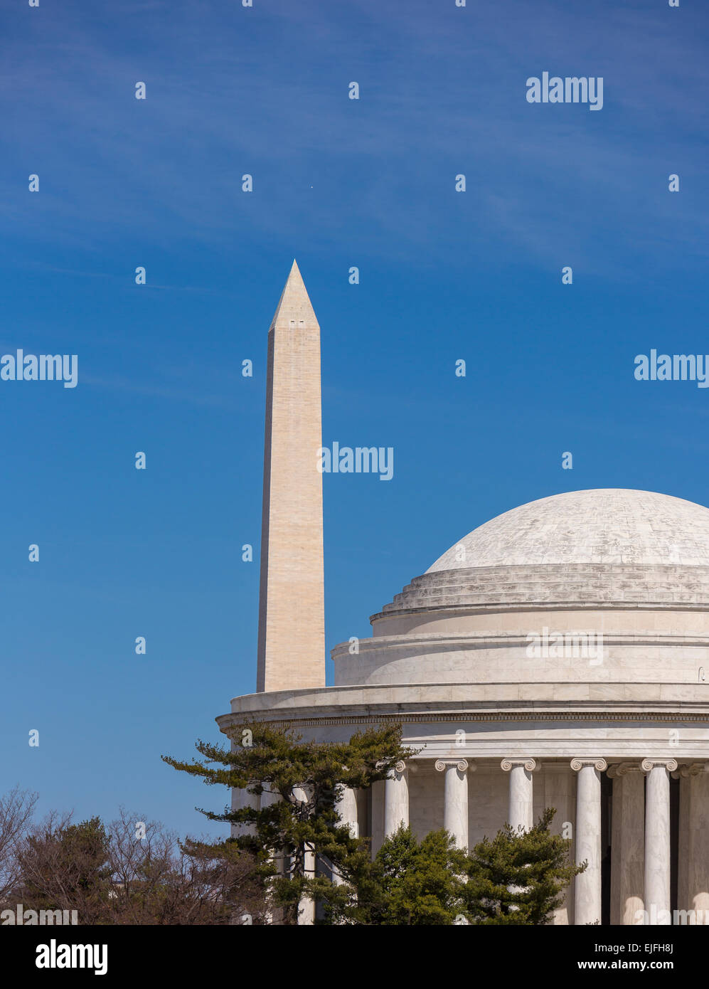 WASHINGTON, DC, USA - Jefferson Memorial et Washington Monument à l'arrière. Banque D'Images