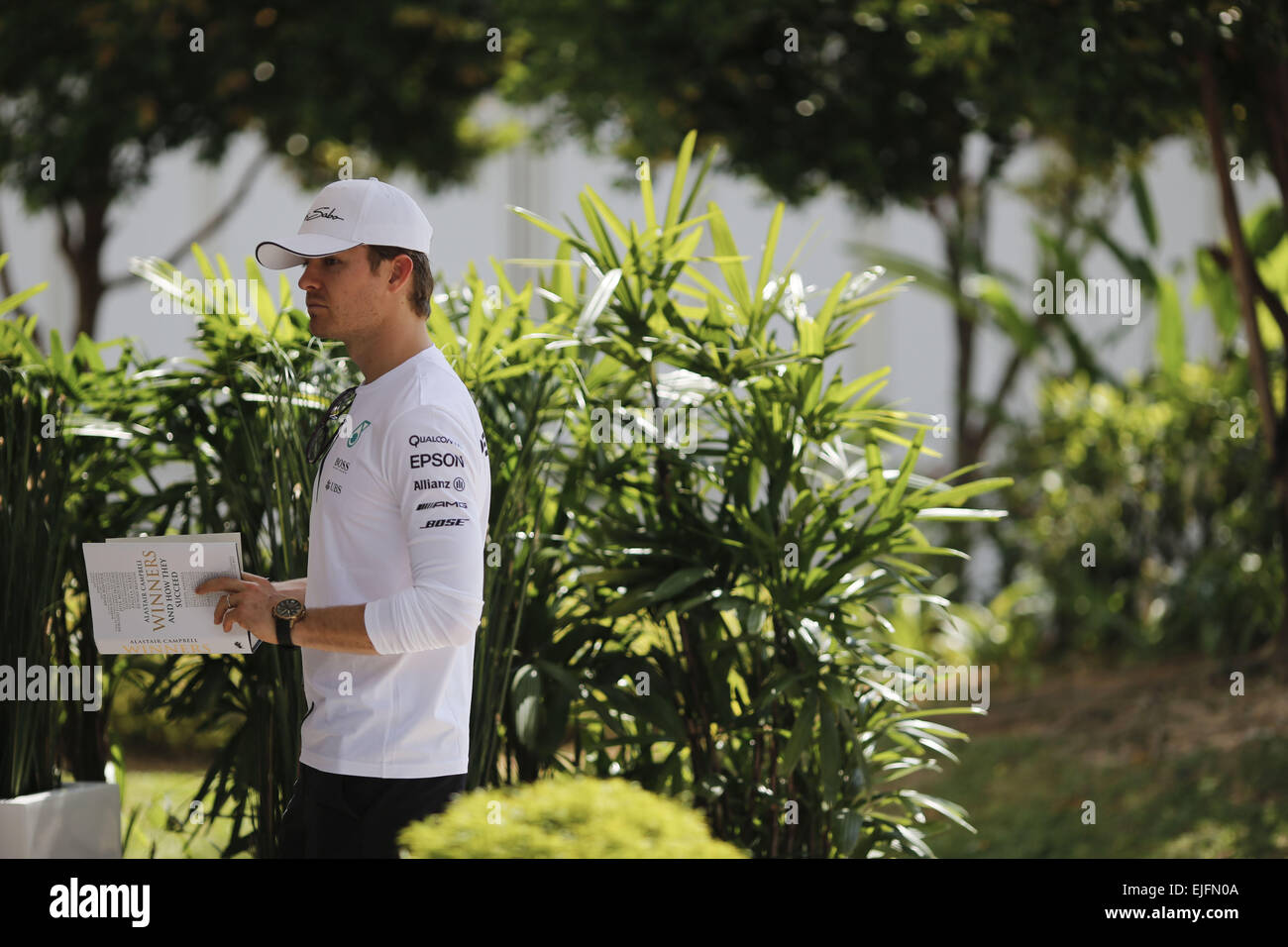 Sepang, en Malaisie. Mar 26, 2015. L'Allemagne de Nico Rosberg et Mercedes AMG Petronas F1 Team est vu dans le paddock durant les préparatifs de l'année 2015, Grand Prix de Malaisie de Formule 1 à Sepang International Circuit à Sepang, Malaisie. Credit : James/Gasperotti ZUMA Wire/Alamy Live News Banque D'Images