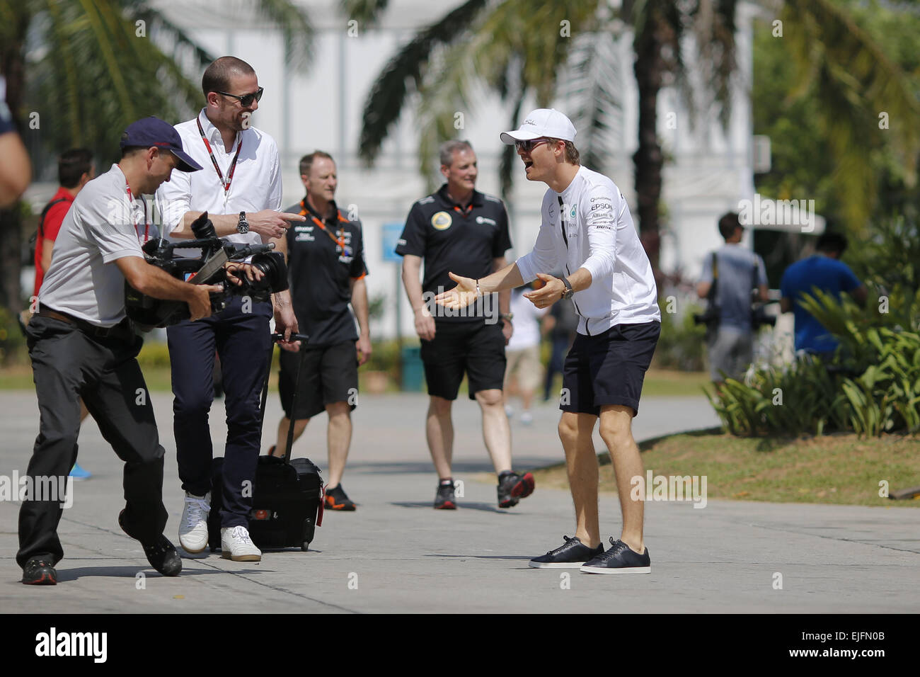 Sepang, en Malaisie. Mar 26, 2015. L'Allemagne de Nico Rosberg et Mercedes AMG Petronas F1 Team est vu dans le paddock durant les préparatifs de l'année 2015, Grand Prix de Malaisie de Formule 1 à Sepang International Circuit à Sepang, Malaisie. Credit : James/Gasperotti ZUMA Wire/Alamy Live News Banque D'Images
