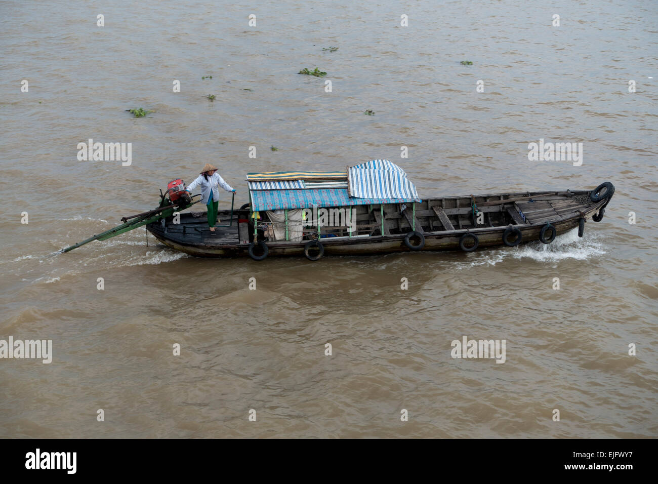 Navire de transport sur le fleuve Mékong, le delta du Mékong, Vietnam Asie Banque D'Images
