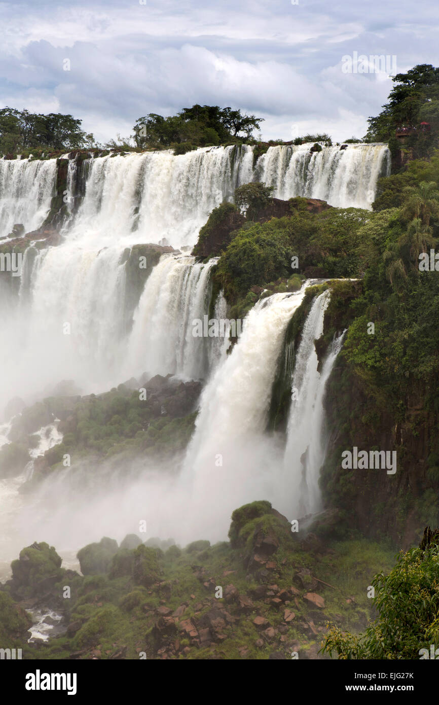 L'Argentine, Iguazu, cascade Salto Mbigua Banque D'Images