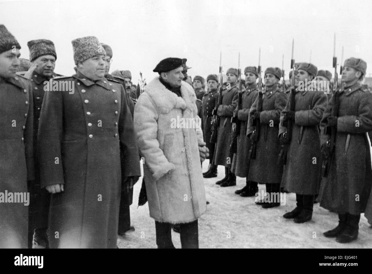 BERNARD MONTGOMERY (1887-1976) Officier de l'armée britannique lors d'une visite à la Russie - date inconnue Banque D'Images