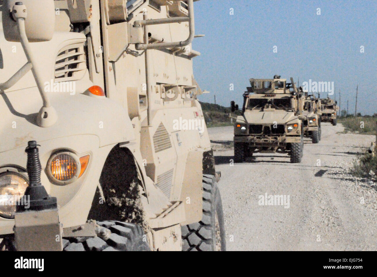 Des soldats dans une première Division de l'Armée de l'Ouest Mission de formation de l'OTAN en Afghanistan - conduite de l'équipe de la formation sur les voies des convois du nord de Fort Hood, au Texas, le 20 juillet. La NTM-A unité est composée de 18 soldats de la Division Ouest, formés par la Division Ouest, qui seront déployés en Afghanistan pour une période de six mois de la mobilisation comme conseillers auprès de l'Armée nationale afghane. Le s.. Tony Foster, Division des affaires publiques de l'Ouest Banque D'Images