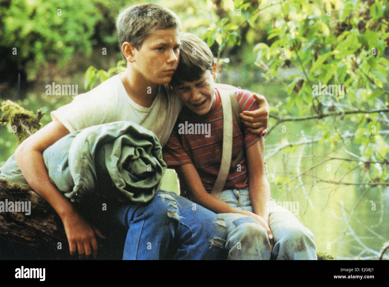 STAND BY ME 1986 Columbia Pictures film avec River Phoenix à gauche et Wil Wheaton Banque D'Images