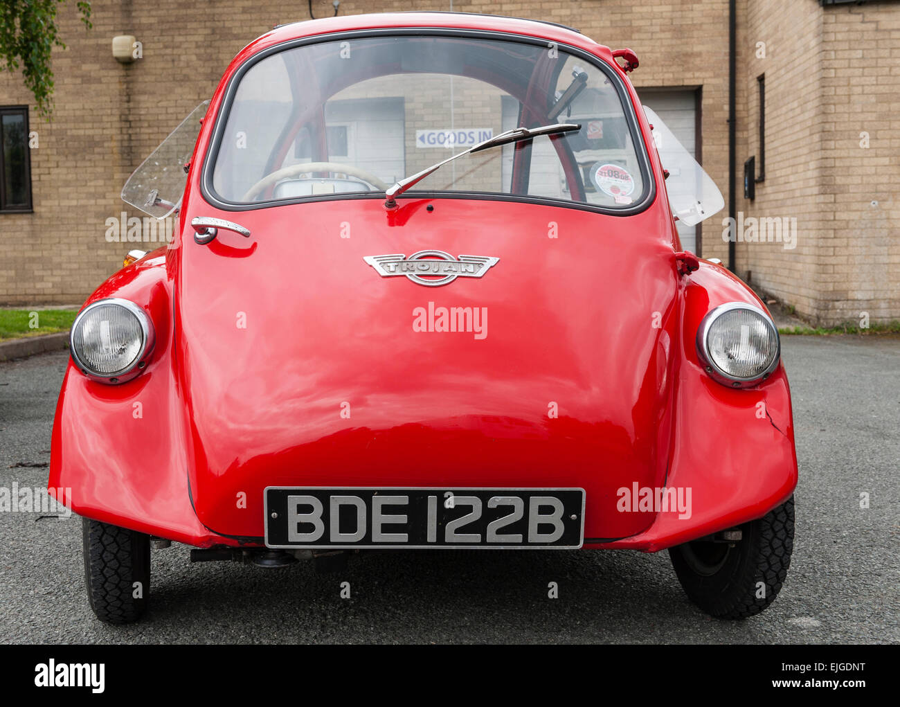 Un Trojan à trois roues ou voiture bulle 200 microcar datant du début des années 60. Pour la première fois en Allemagne par Heinkel Banque D'Images