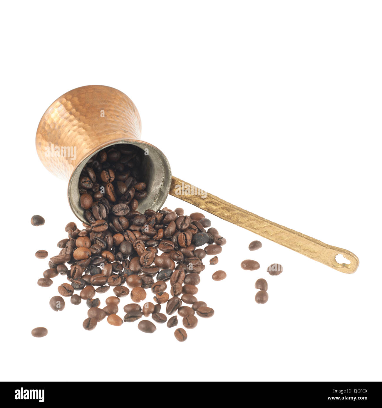 Cezve cuivre et les grains de café Banque D'Images