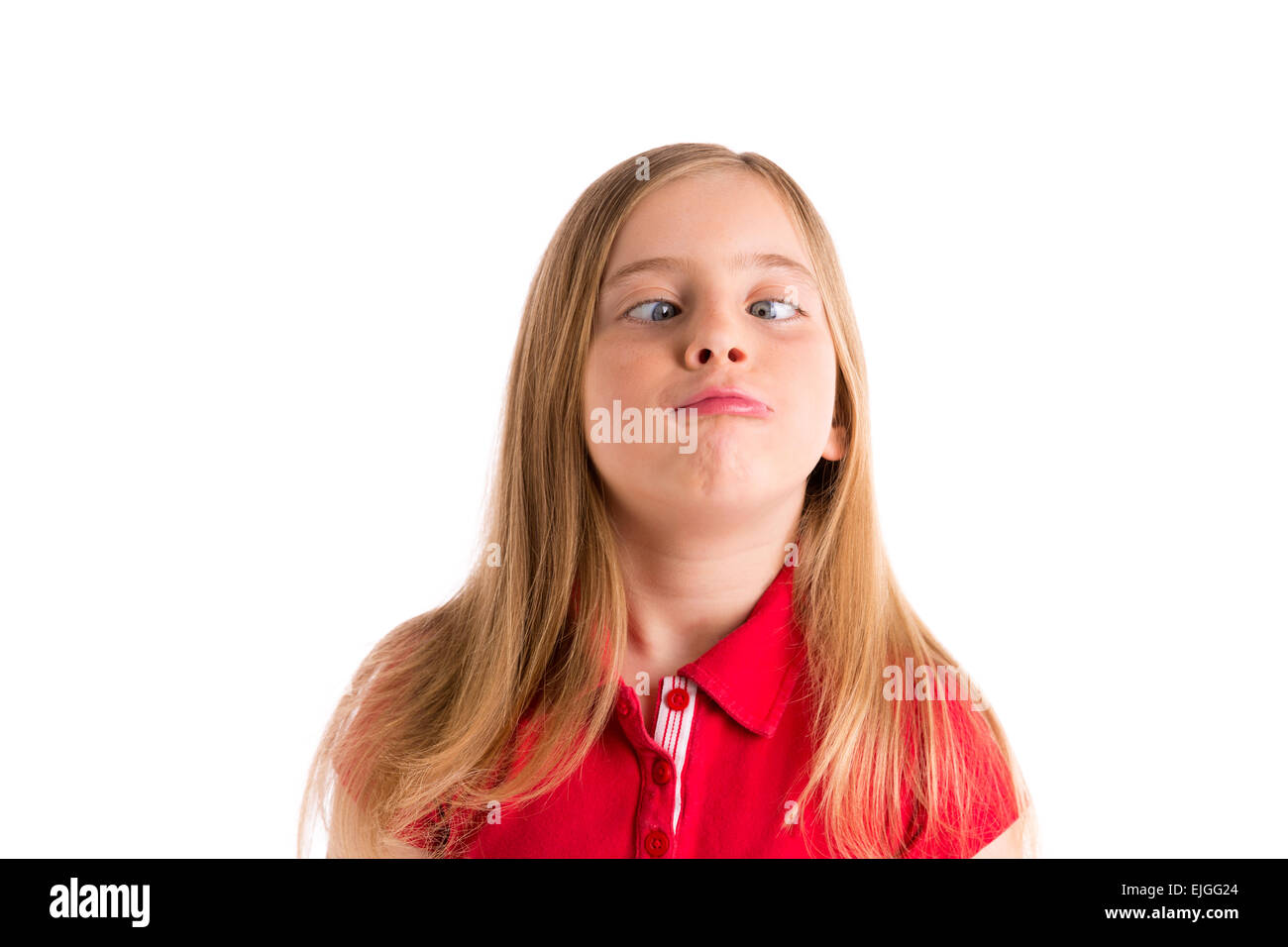 Blonde yeux croisés kid girl expression drole geste dans fond blanc Banque D'Images