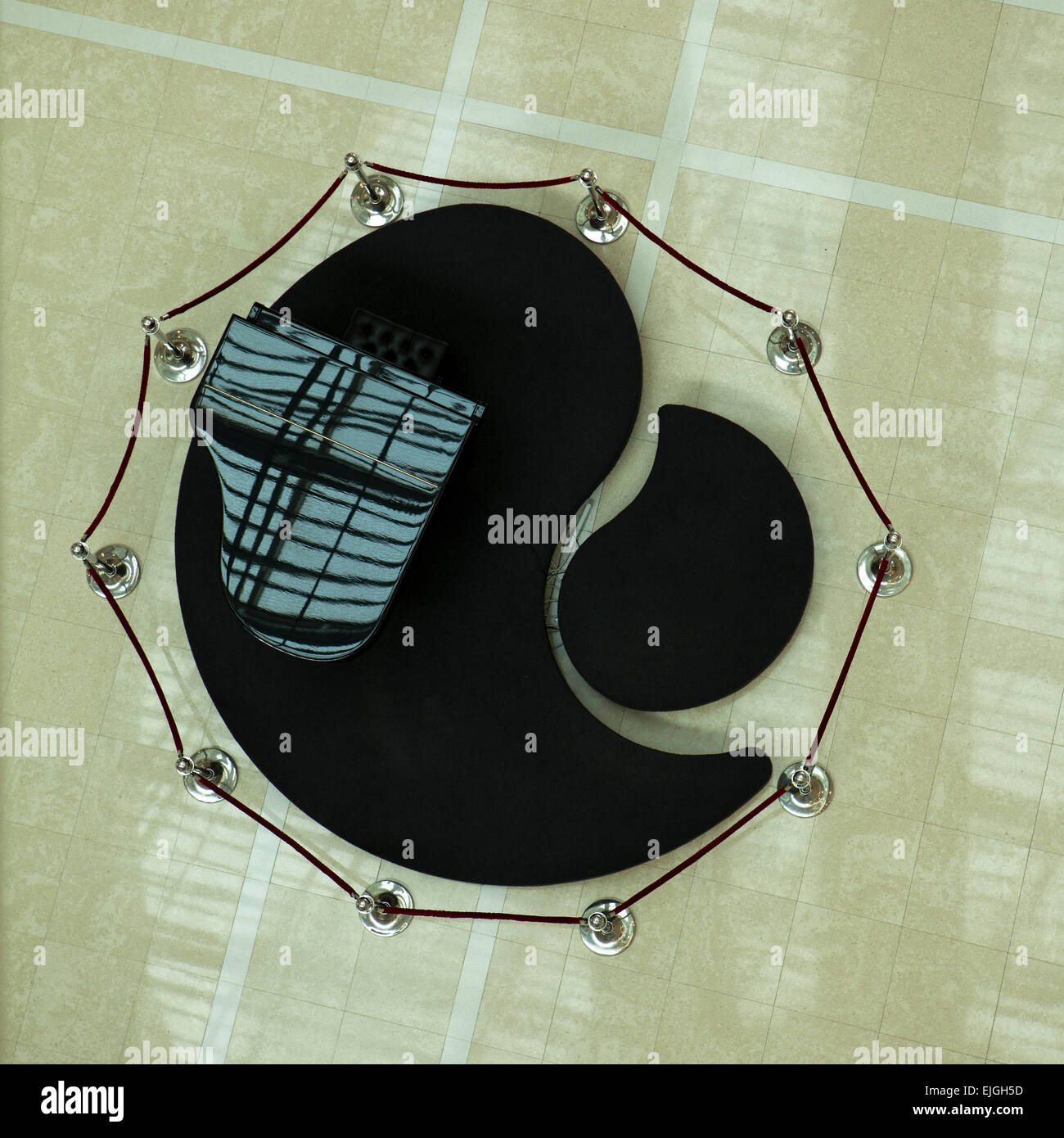 Le symbole Yin Yang avec Piano Banque D'Images