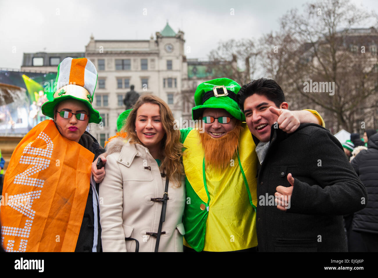 Londres, Royaume-Uni. 15 mars, 2015. St Patrick Day Parade et festival à Trafalgar Square. Banque D'Images