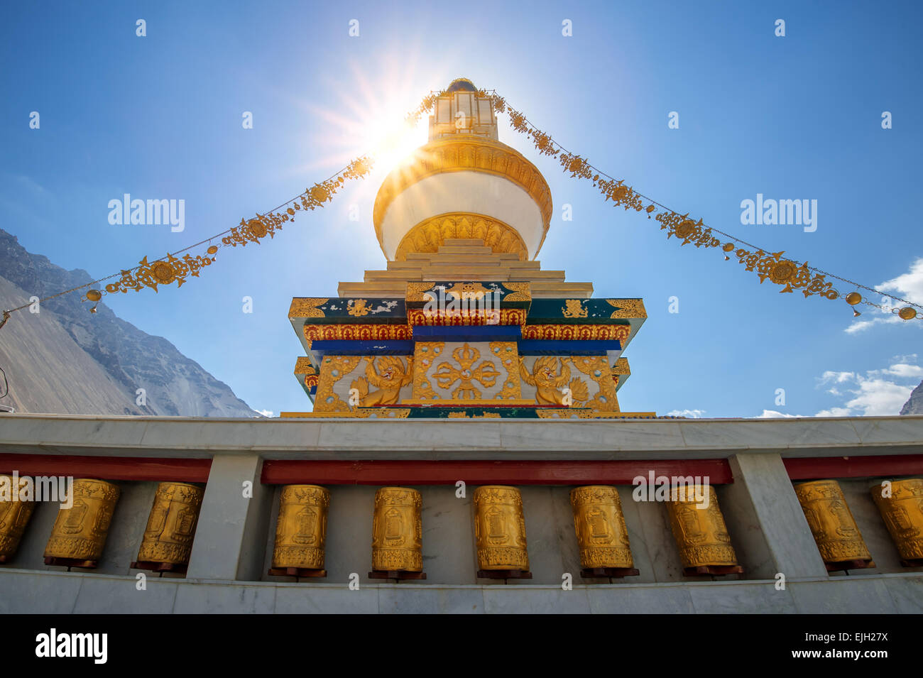 Tibetan gompa dans Sunbeam light Banque D'Images