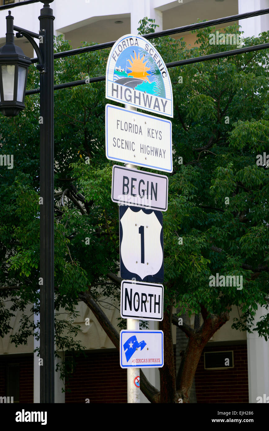 L'autoroute U.S. 1 Début et fin du tracé sud à Key West en Floride Floride destination pour les Caraïbes de l'ouest de Crusie Tamp Banque D'Images L'autoroute U.S. 1 Début et fin du tracé sud à Key West en Floride Floride destination pour les Caraïbes de l'ouest de Crusie Tamp Banque D'Images
