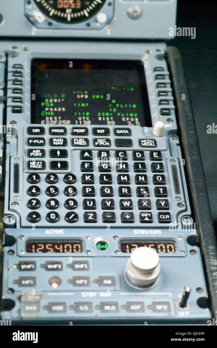 Instrument panel cockpit airbus a320 Banque de photographies et d ...