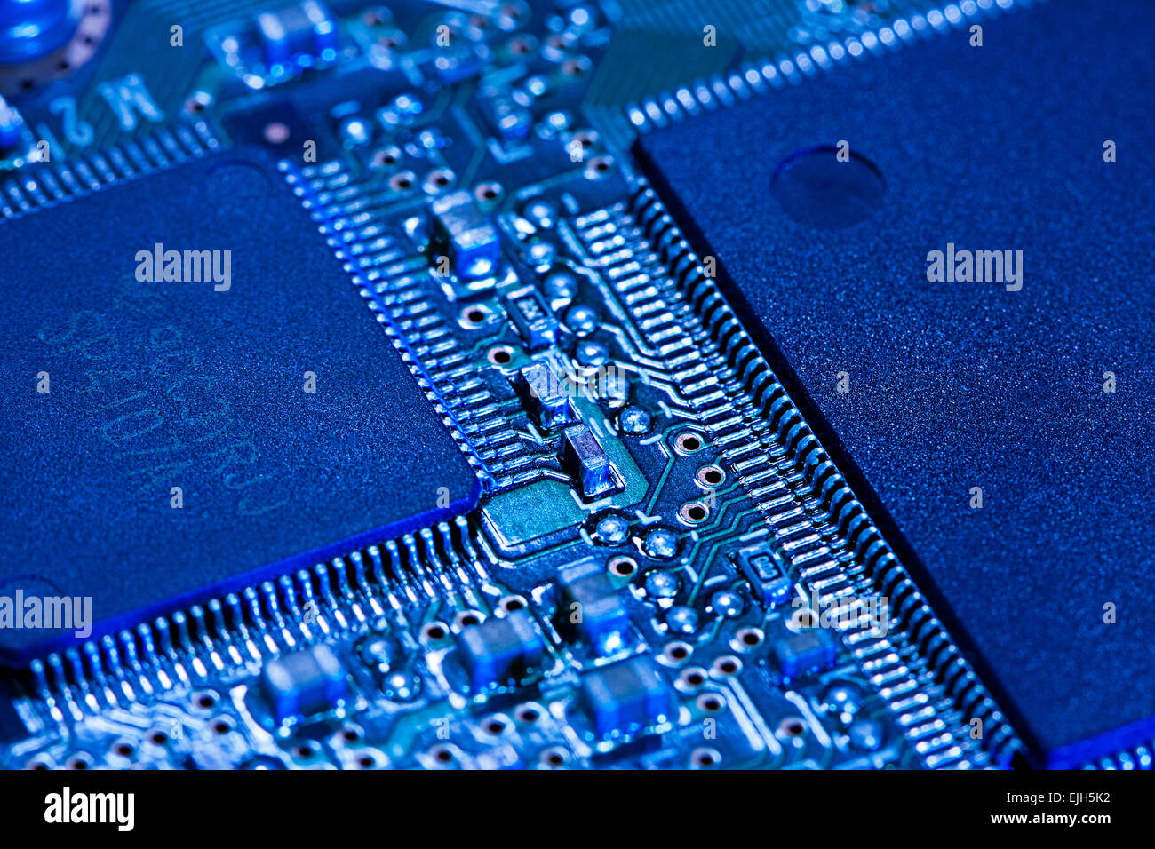 Ordinateur avec la puce de silicium des circuits. Banque D'Images
