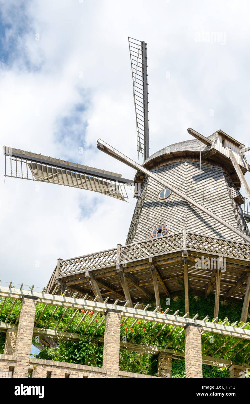 Ancien moulin dans le parc Sanssouci, Potsdam, Germany, Europe Banque D'Images