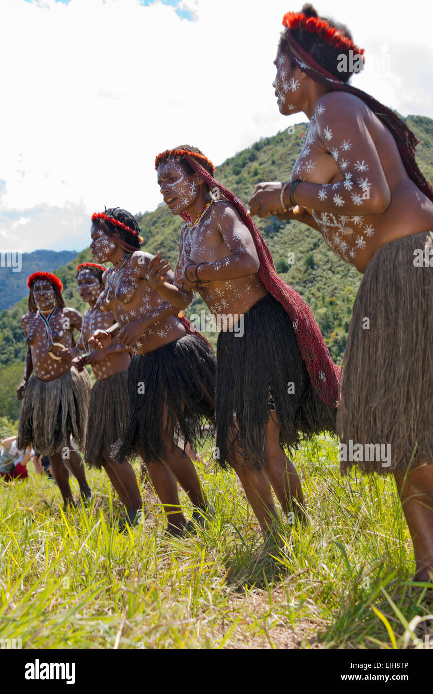 Les femmes à Dani Baliem Valley Festival, Wamena, Papouasie, Indonésie Banque D'Images