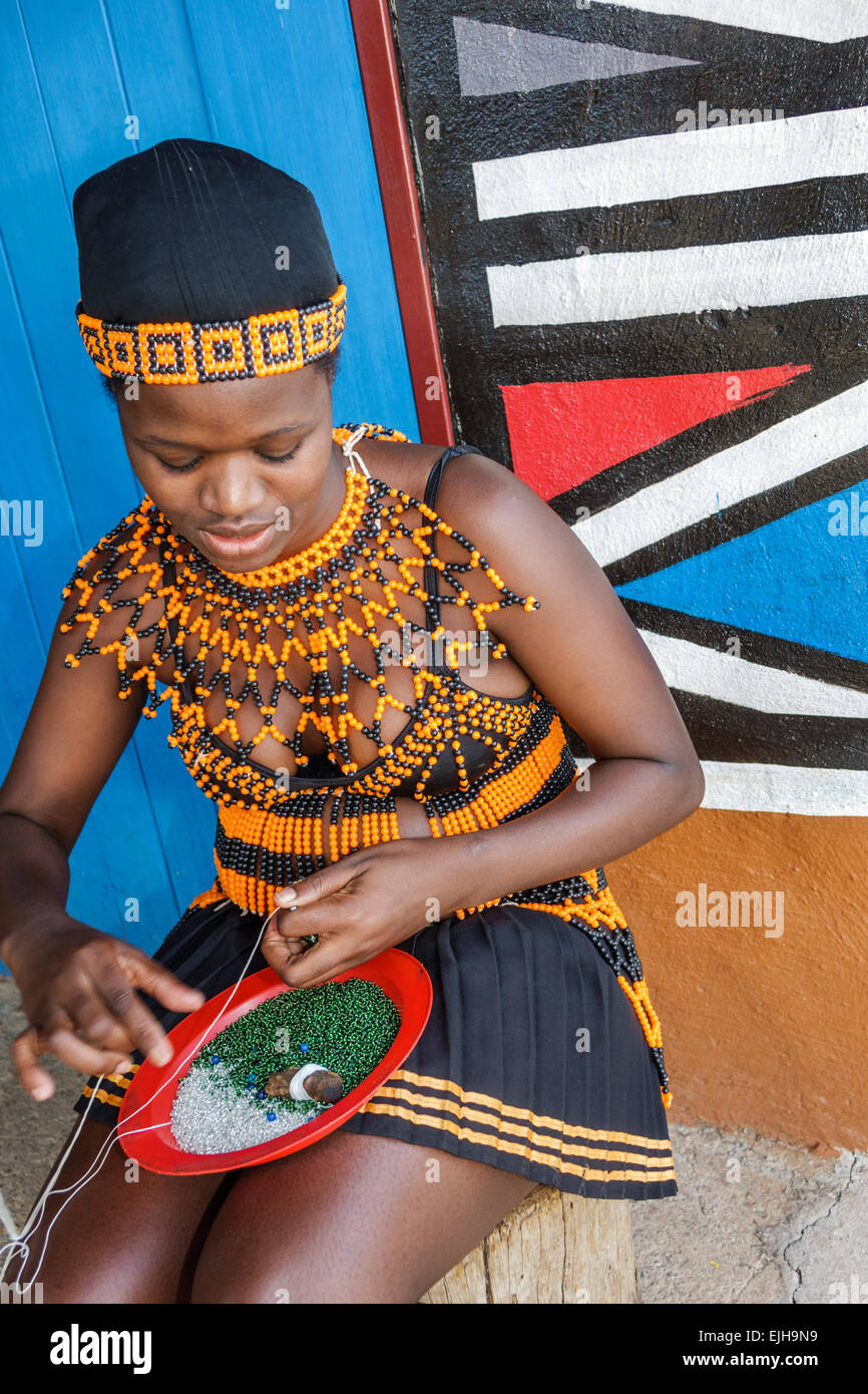Johannesburg Afrique du Sud,African Lesedi African Lodge & Cultural Village,Zulu,Xhosa,Pedi,Basotho,Ndebele,tribus,Black Blacks Africains ethniques Banque D'Images
