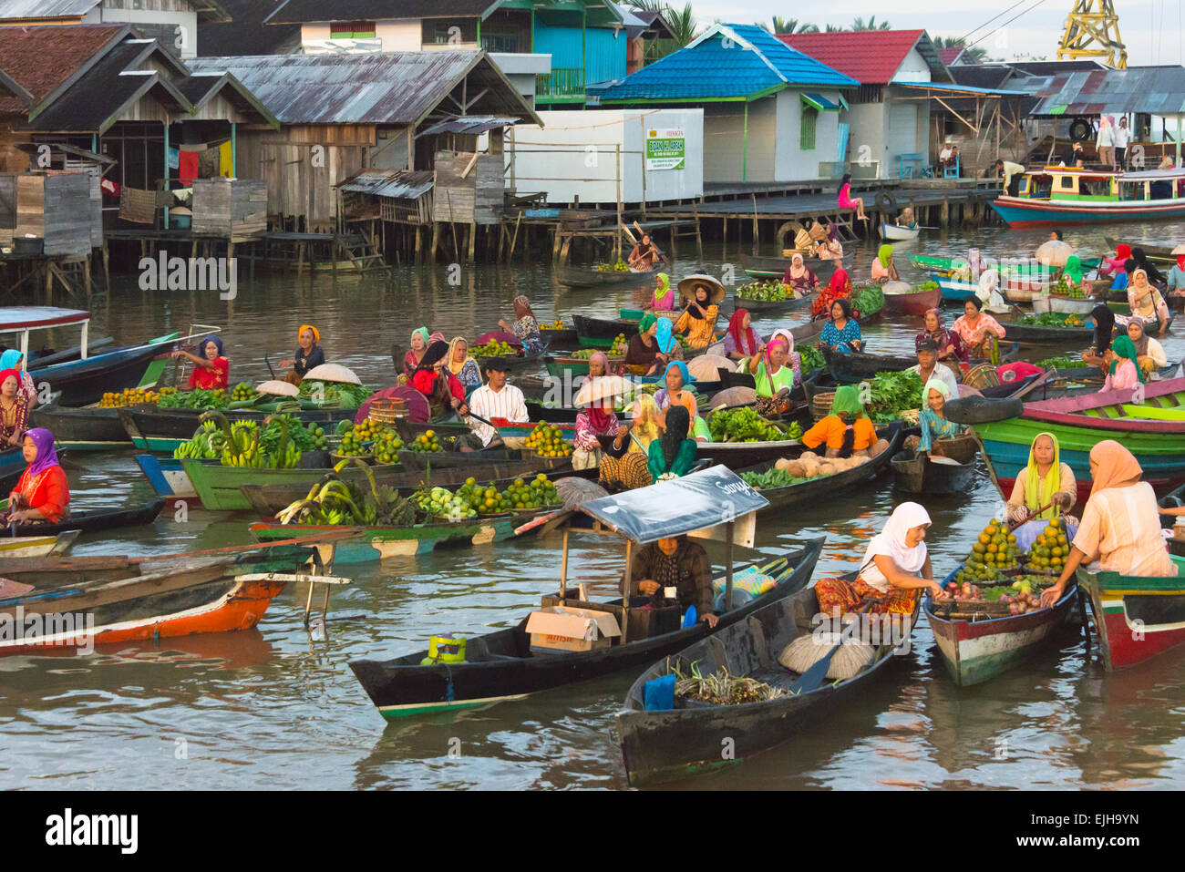Lok Baintan marché flottant, Banjarmasin, Kalimantan, Indonésie Banque D'Images