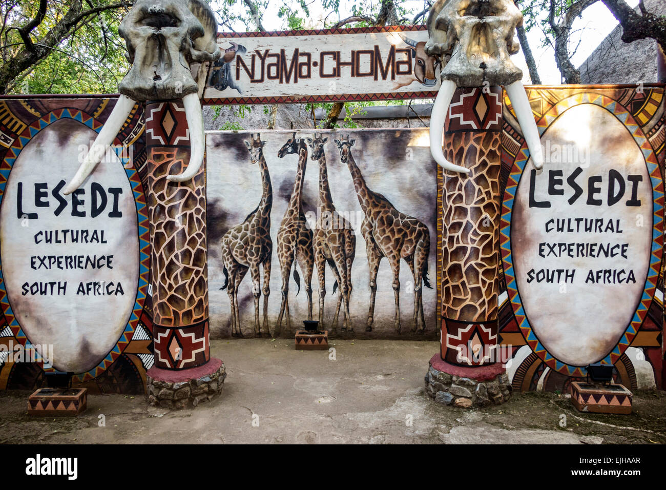 Johannesburg Afrique du Sud, Lesedi African Lodge & Cultural Village, Zulu, Xhosa, Pedi, Basotho, Ndebele, tribus, Nyama Choma, restaurant restaurants cuisine dinin Banque D'Images