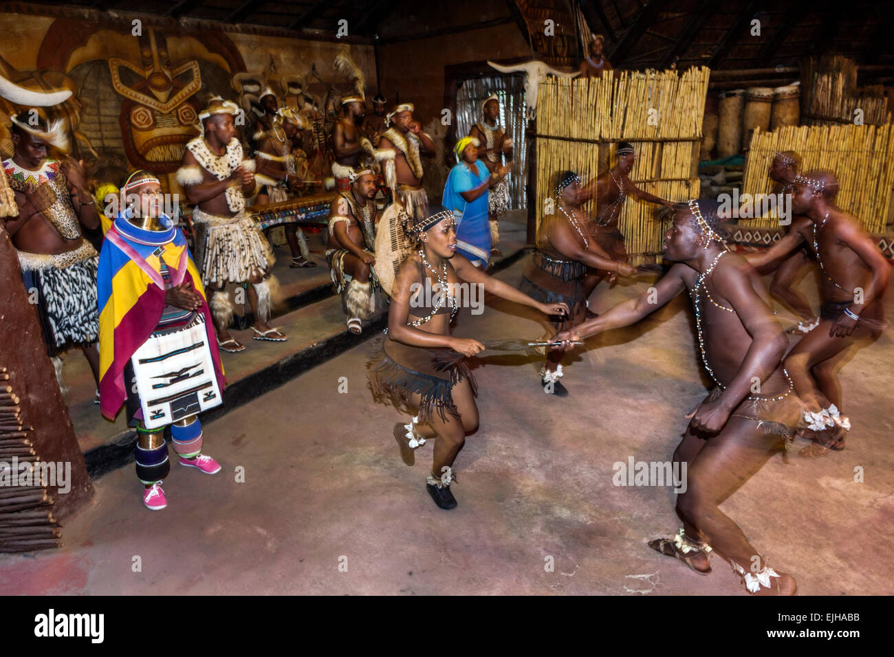 Johannesburg Afrique du Sud,African Lesedi African Lodge & Cultural Village,Zulu,Xhosa,Pedi,Basotho,Ndebele,tribus,Black Blacks Africains ethniques Banque D'Images