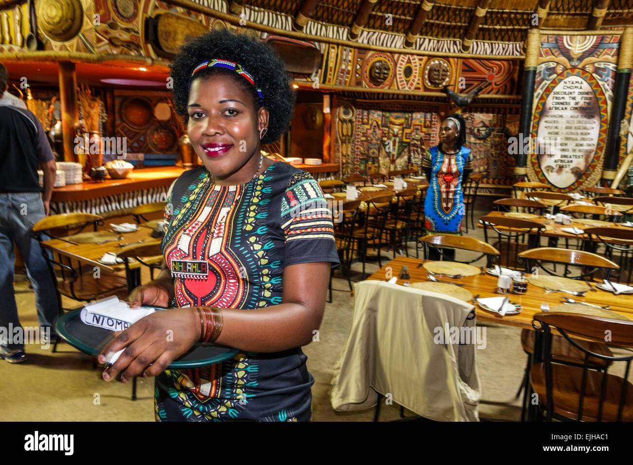 Johannesburg Afrique du Sud, Lesedi African Lodge & Cultural Village, Zulu, Xhosa, Pedi, Basotho, Ndebele, tribus, Nyama Choma, restaurant restaurants cuisine dinin Banque D'Images