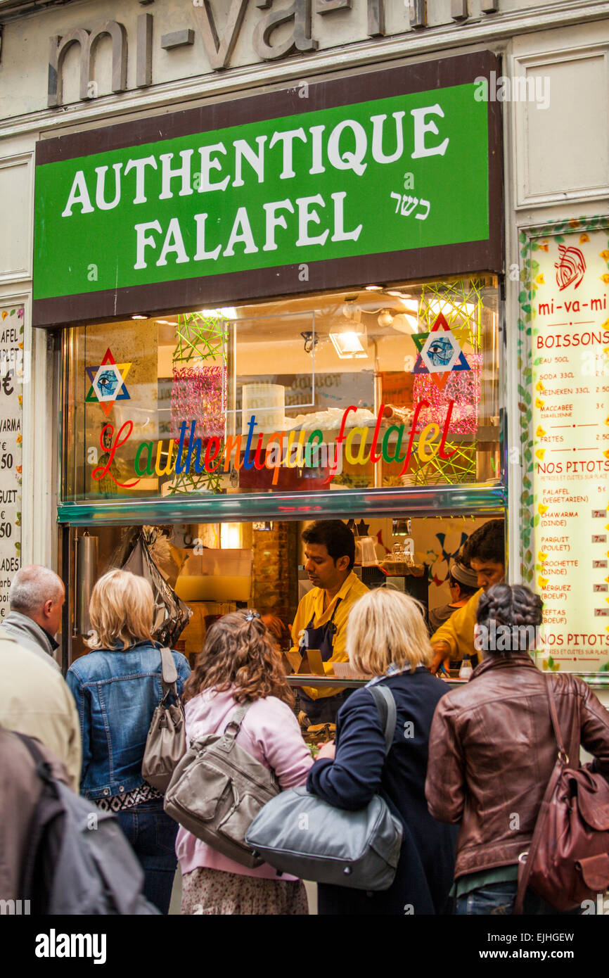 Falafel boutique dans le Marais, Paris, France Banque D'Images