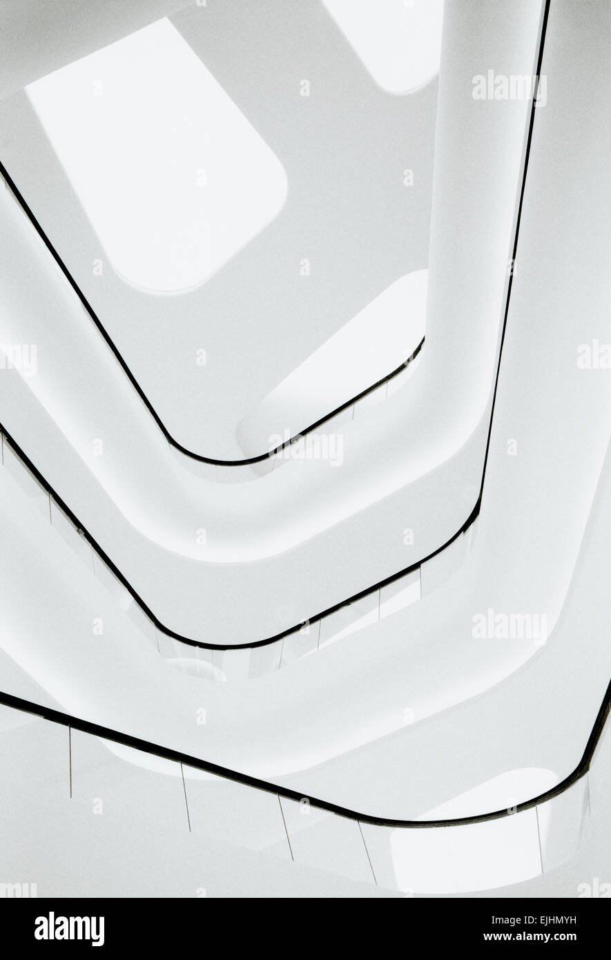 Bâtiment d'architecture moderne à Sukhumvit à Bangkok en Thaïlande en Asie du Sud-est extrême-Orient. Belle modernité urbaine ville Design Voyage b&W. Banque D'Images