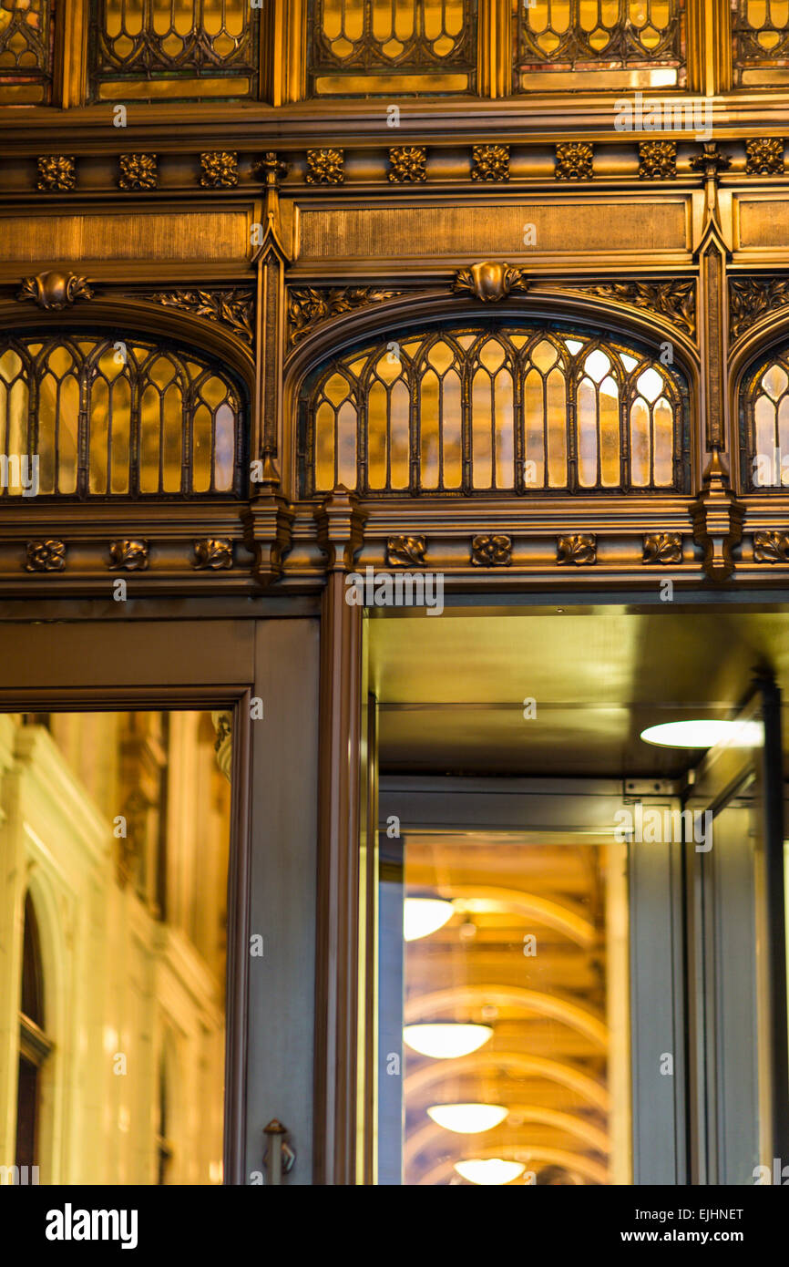 Détail de l'entrée principale de Trinity s'appuyant sur Broadway, New York City, USA Banque D'Images