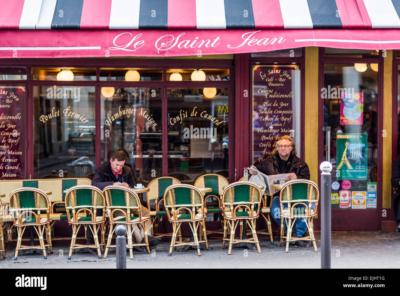 Outdoor Cafe Restaurant le Saint Jean à Paris, France Banque D'Images