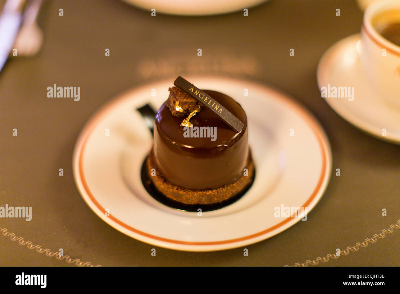 Gateau Au Chocolat Avec Angelina Nom Marque Sur La Plaque Paris France Photo Stock Alamy Gateau Au Chocolat Avec Angelina Nom Marque Sur La Plaque Paris France Photo Stock Alamy