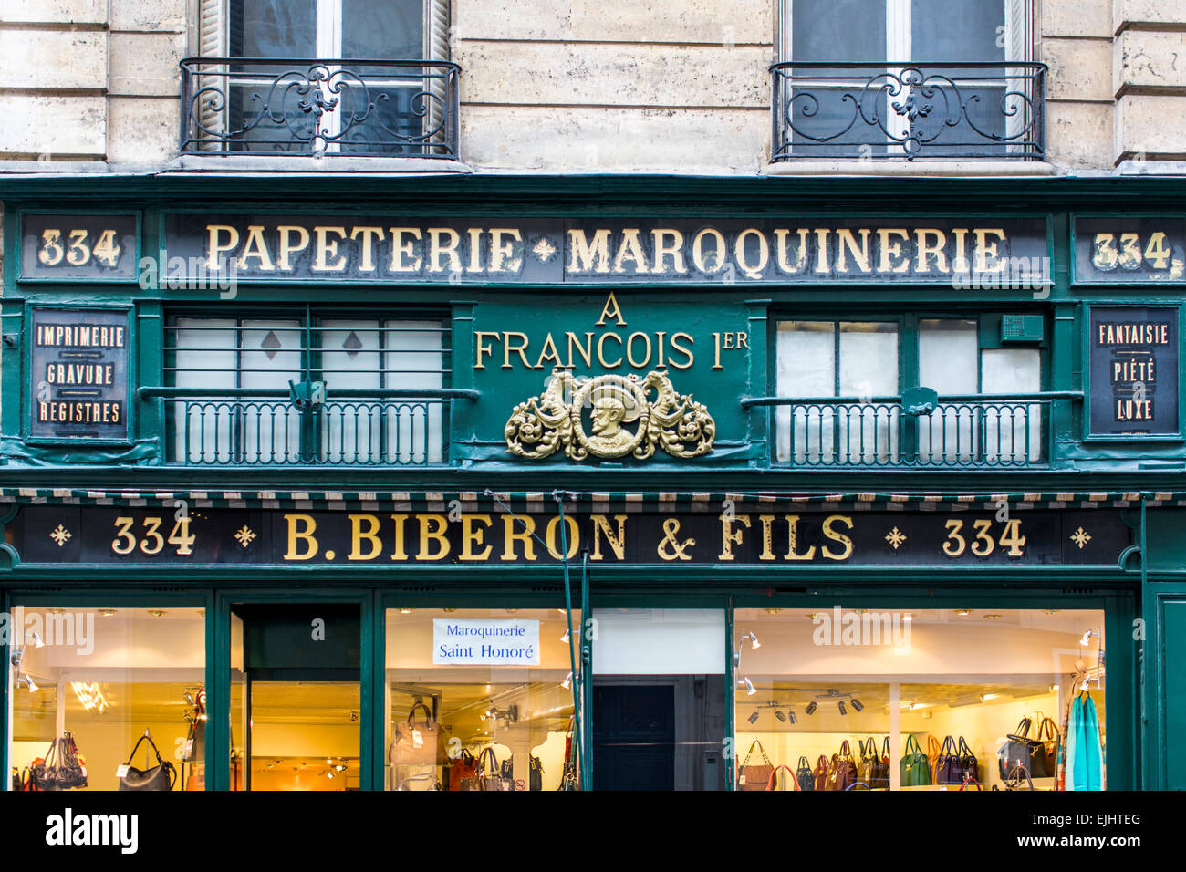 Papier et produits en cuir shop avant, Paris, France Banque D'Images
