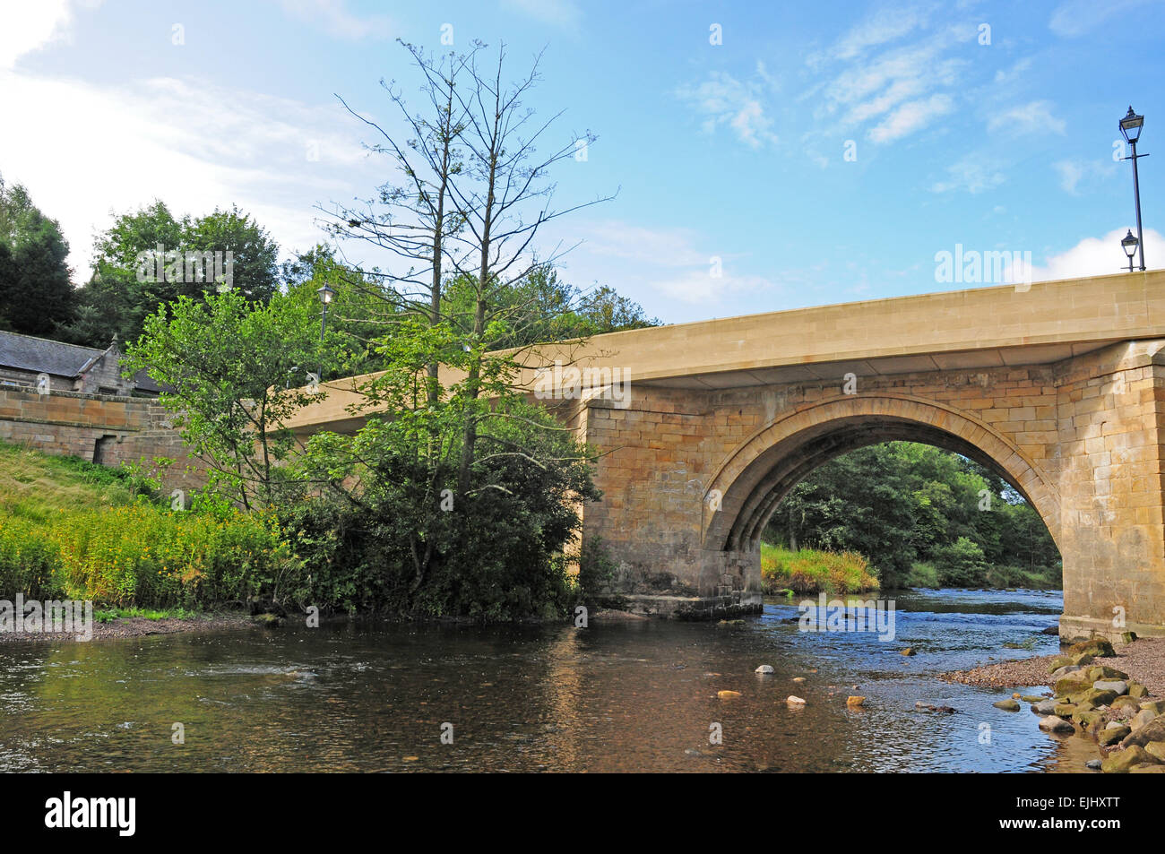 Pont sur la rivière Coquet, Rothbury, Northumberland. Banque D'Images