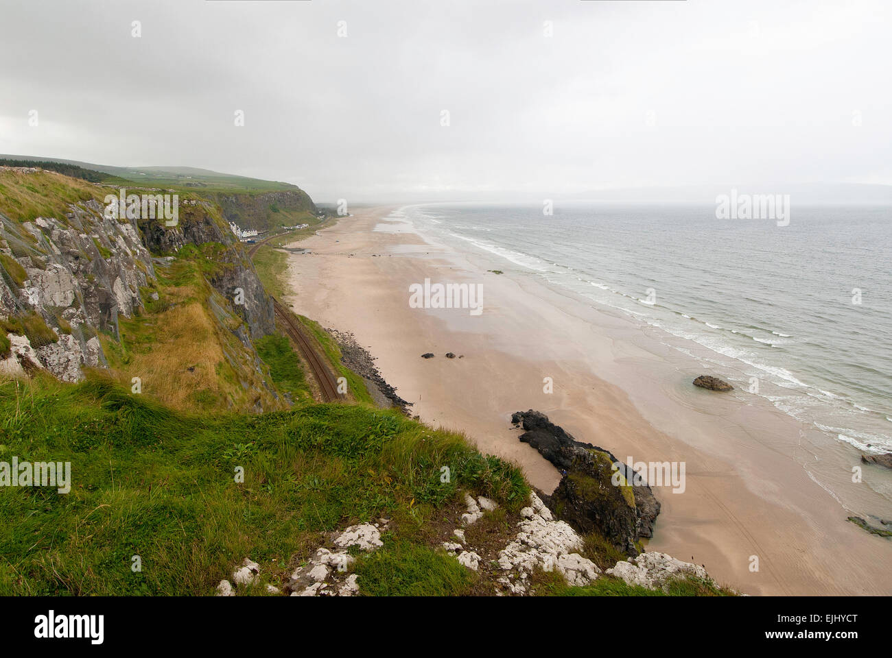 Vue de la côte de l'Irlande du Nord à partir de la Temple Mussenden Banque D'Images