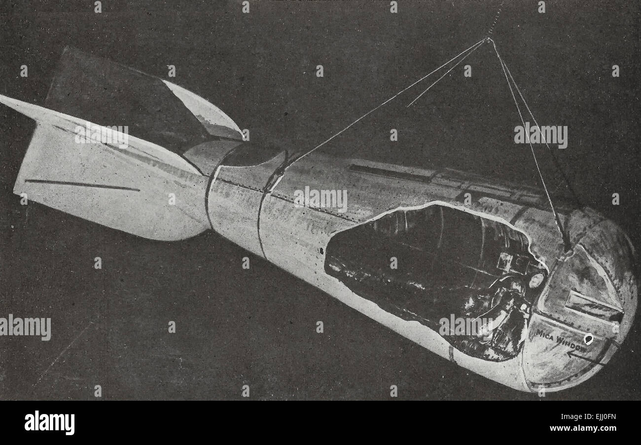 Voiture d'observation d'un German Air Raider - Cette petite voiture, avec son un observateur, est suspendu de l'Zeppelin qui flotte au-dessus, souvent hors de vue au-dessus des nuages. La Première Guerre mondiale, Zeppelin Banque D'Images