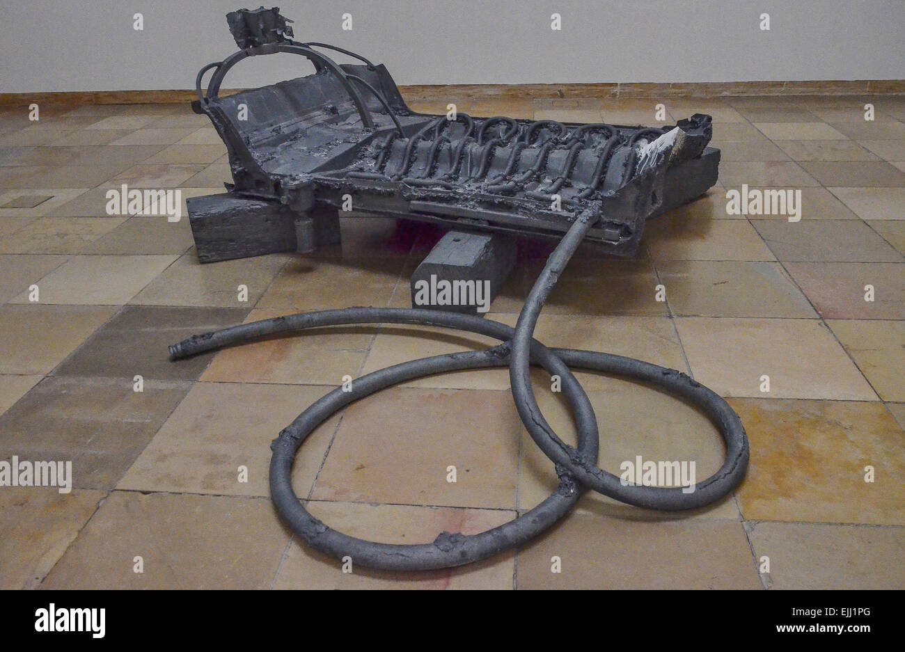 Matthew Barney, Ford Crown Victoria, rivière de fondement, un Gesamtkunstwerk, ré-incarnation dans 3 voitures Banque D'Images