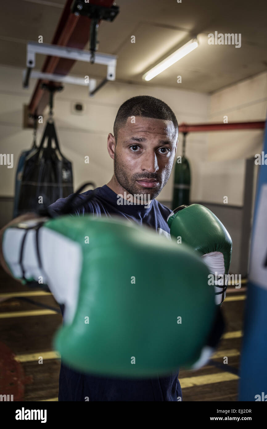 Sheffield, Royaume-Uni. Mar 20, 2015. Champion du Monde Champion IBF Kell Brook se prépare à défendre son titre le Sam 28/Mars contre Jo Jo Dan à Sheffield. Représentée dans la salle de sport Wincobank à Sheffield . Crédit : Steve Morgan/Alamy Live News Banque D'Images