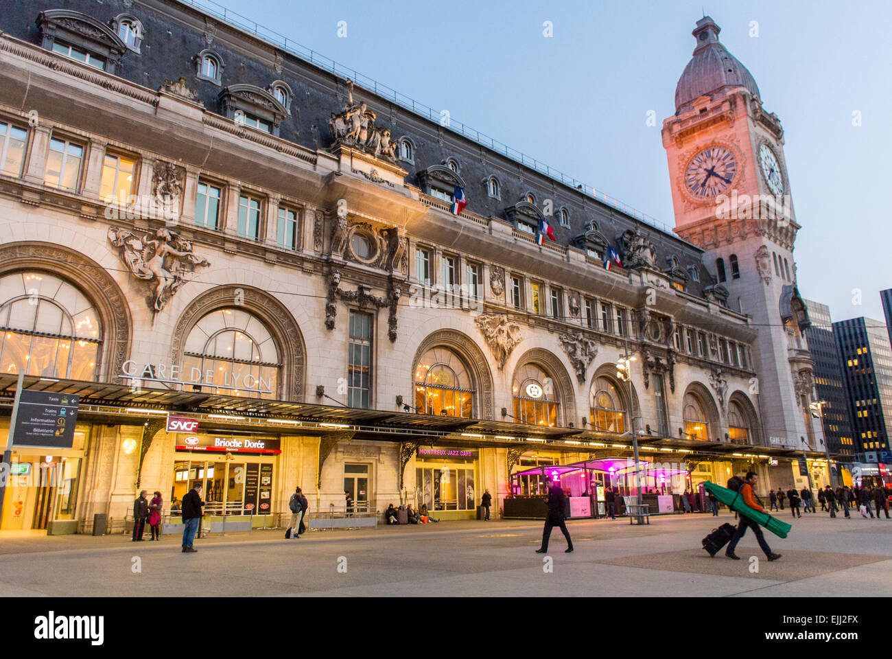 Paris, France, à l'extérieur, entrée de l'immeuble, Gare française Buiilding, 'Gare de Lyon' Banque D'Images