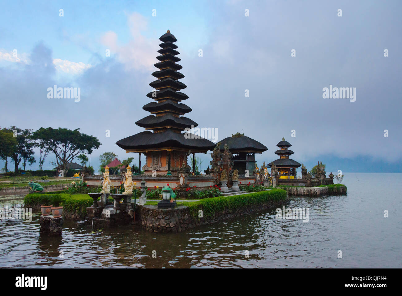 Pura Ulun Danu Bratan temple de l'eau, l'île de Bali, Indonésie Banque D'Images