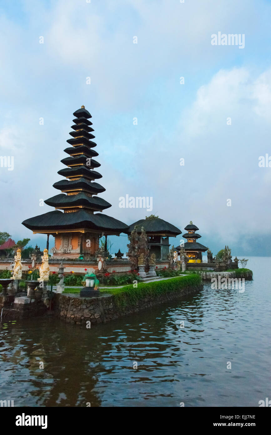 Pura Ulun Danu Bratan temple de l'eau, l'île de Bali, Indonésie Banque D'Images
