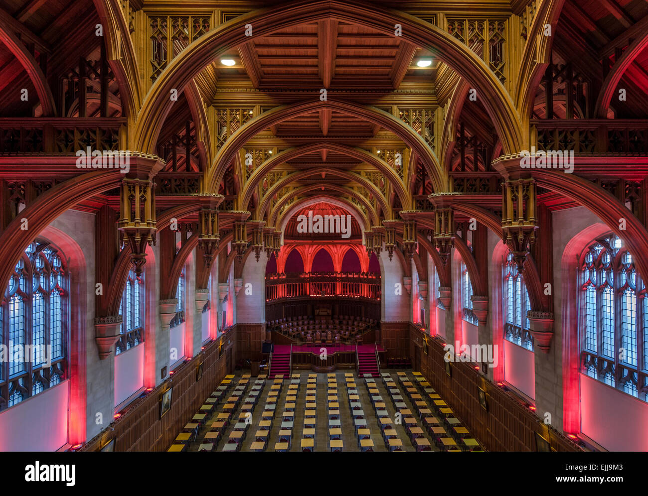 Intérieur de la grande salle dans l'affaire Wills Memorial Building, bâtiment emblématique de l'Université de Bristol. Banque D'Images