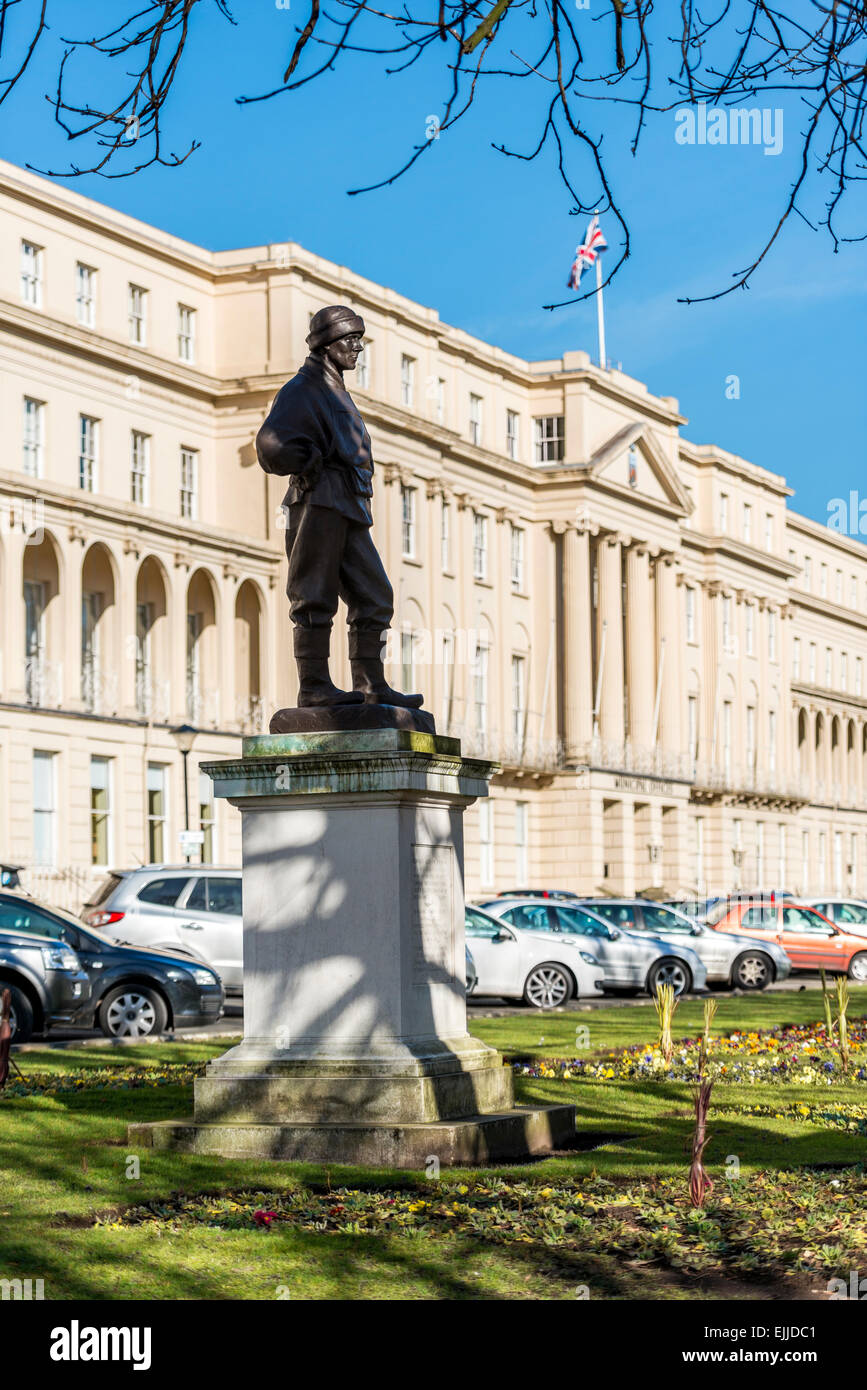 Statue de l'explorateur polaire britannique Edward Adrian Wilson dans le bureau Municipal Jardins, Promenade, Cheltenham, UK Banque D'Images