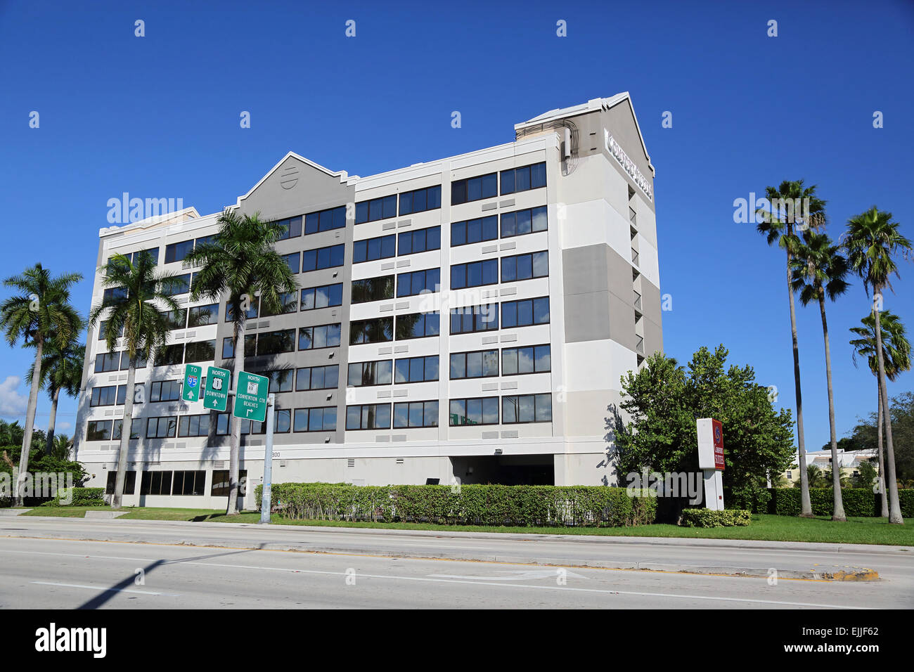 L'extérieur de l'hôtel Comfort Suites, Fort Lauderdale, Florida, USA Banque D'Images