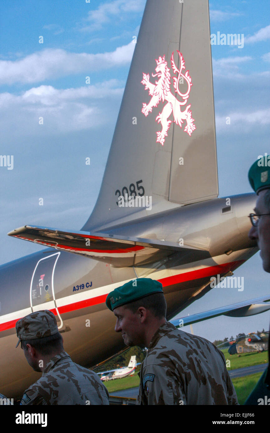 De l'armée tchèque d'avions Airbus A319 de l'escadron à l'aéroport de Prague Kbely Banque D'Images