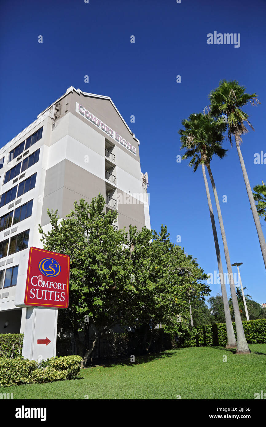 Hôtel Comfort Suites Comfort Suites avec panneau à l'extérieur, Fort Lauderdale, Florida, USA Banque D'Images