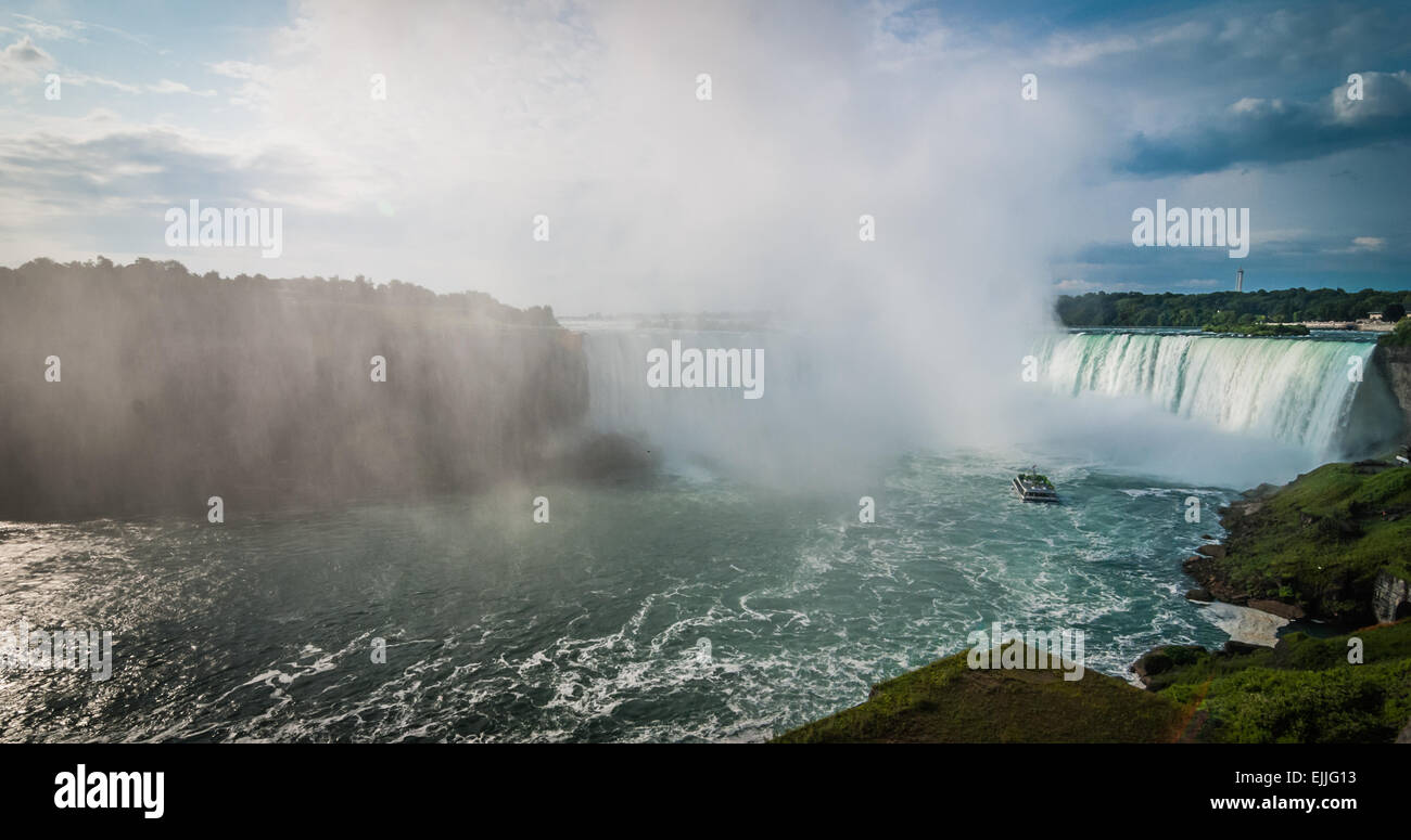 Se mouiller à Niagara Falls à la fin d'octobre. Banque D'Images