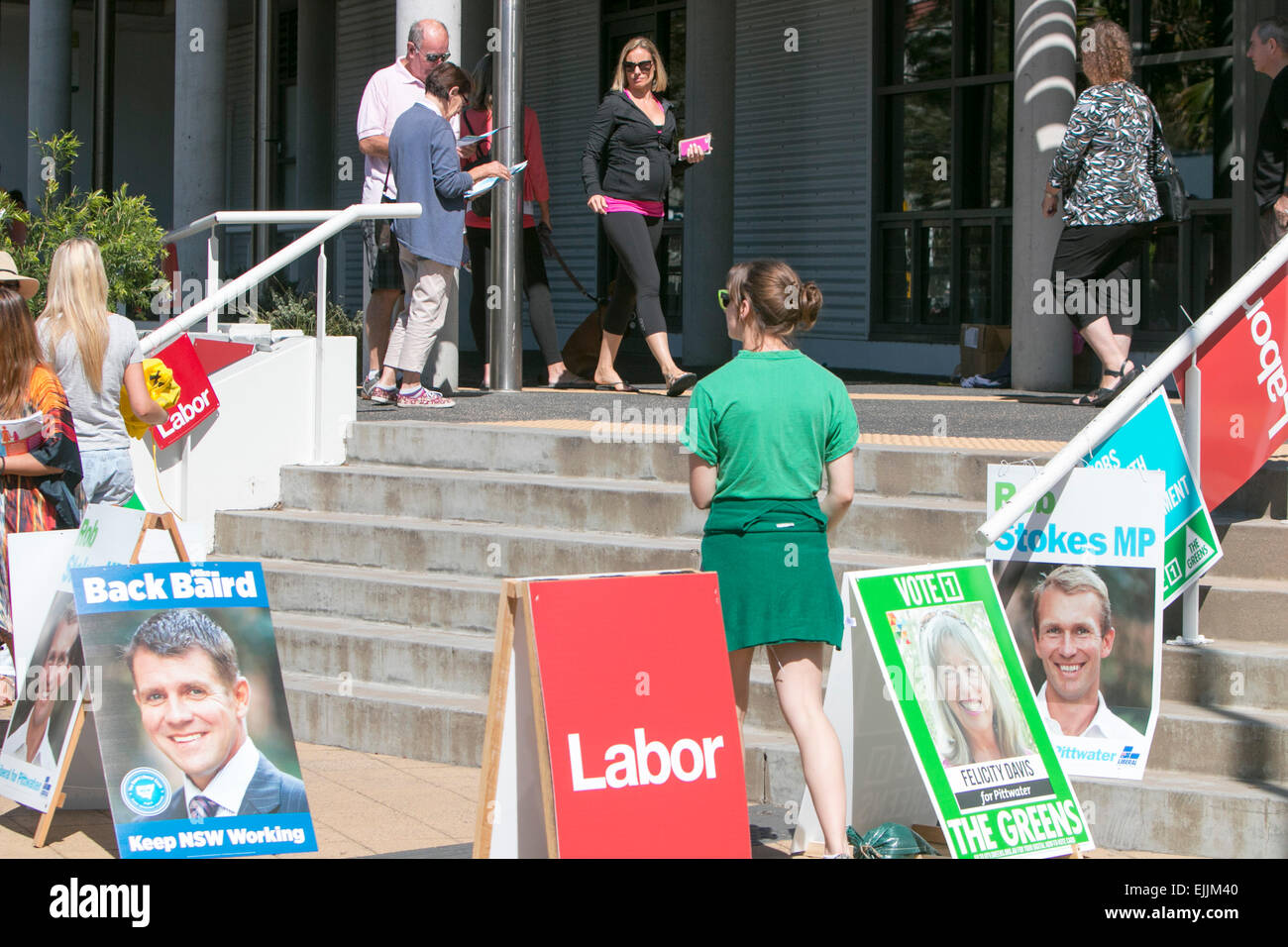 Sydney, Australie. 28th mars 2015. Les habitants de Pittwater Sydney votant à l'élection de l'État de Nouvelle-Galles du Sud, gagnée par le Parti libéral Banque D'Images